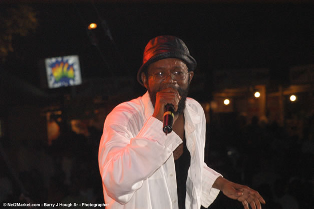 Beres Hammond - Red Stripe Reggae Sumfest 2006 - The Summit - Jamaica's Greatest, The World's Best - Saturday, July 22, 2006 - Montego Bay, Jamaica - Negril Travel Guide, Negril Jamaica WI - http://www.negriltravelguide.com - info@negriltravelguide.com...!