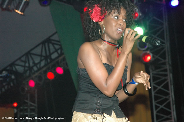 Cherine Anderson - Red Stripe Reggae Sumfest 2006 - The Summit - Jamaica's Greatest, The World's Best - Saturday, July 22, 2006 - Montego Bay, Jamaica - Negril Travel Guide, Negril Jamaica WI - http://www.negriltravelguide.com - info@negriltravelguide.com...!