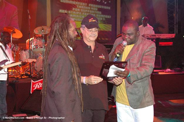 John Holt Recipient of Reggae Sumfest Lifetime Award - Ignition - The Internation Fire Blazes - Friday, July 21, 2006 - Montego Bay, Jamaica - Negril Travel Guide, Negril Jamaica WI - http://www.negriltravelguide.com - info@negriltravelguide.com...!