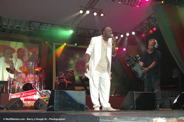 Leroy Sibbles - Ignition - The Internation Fire Blazes - Friday, July 21, 2006 - Montego Bay, Jamaica - Negril Travel Guide, Negril Jamaica WI - http://www.negriltravelguide.com - info@negriltravelguide.com...!