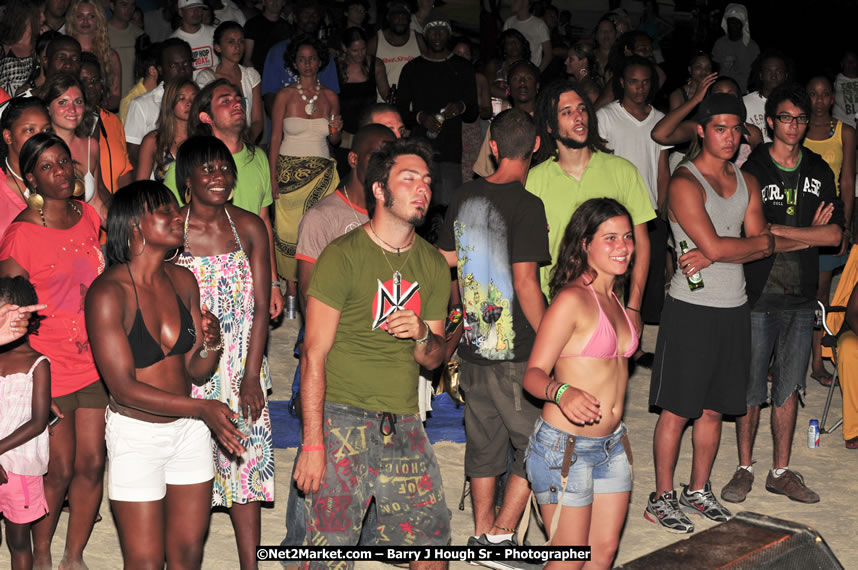 Reggae Sumfest Beach Party at Tropical Beach, Montego Bay - Sunday, July 13, 2008 - Negril Travel Guide, Negril Jamaica WI - http://www.negriltravelguide.com - info@negriltravelguide.com...!