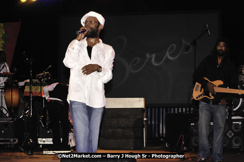 Beres Hammond @ Reggae Sumfest 2008 International Night 2, Catherine Hall, Montego Bay - Saturday, July 19, 2008 - Reggae Sumfest 2008 July 13 - July 19, 2008 - Photographs by Net2Market.com - Barry J. Hough Sr. Photojournalist/Photograper - Photographs taken with a Nikon D300 - Negril Travel Guide, Negril Jamaica WI - http://www.negriltravelguide.com - info@negriltravelguide.com...!