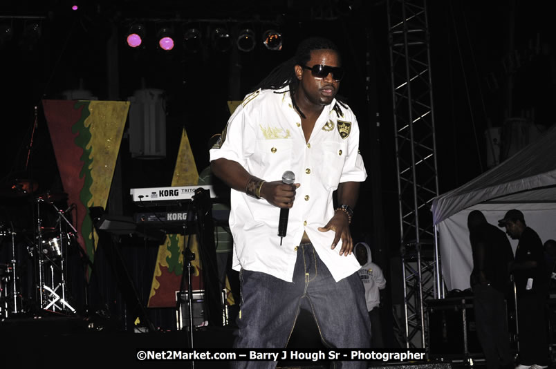 Bonafide @ Reggae Sumfest 2008 International Night 2, Catherine Hall, Montego Bay - Saturday, July 19, 2008 - Reggae Sumfest 2008 July 13 - July 19, 2008 - Photographs by Net2Market.com - Barry J. Hough Sr. Photojournalist/Photograper - Photographs taken with a Nikon D300 - Negril Travel Guide, Negril Jamaica WI - http://www.negriltravelguide.com - info@negriltravelguide.com...!