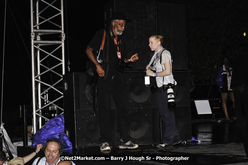 Etana @ Reggae Sumfest 2008 International Night 2, Catherine Hall, Montego Bay - Saturday, July 19, 2008 - Reggae Sumfest 2008 July 13 - July 19, 2008 - Photographs by Net2Market.com - Barry J. Hough Sr. Photojournalist/Photograper - Photographs taken with a Nikon D300 - Negril Travel Guide, Negril Jamaica WI - http://www.negriltravelguide.com - info@negriltravelguide.com...!