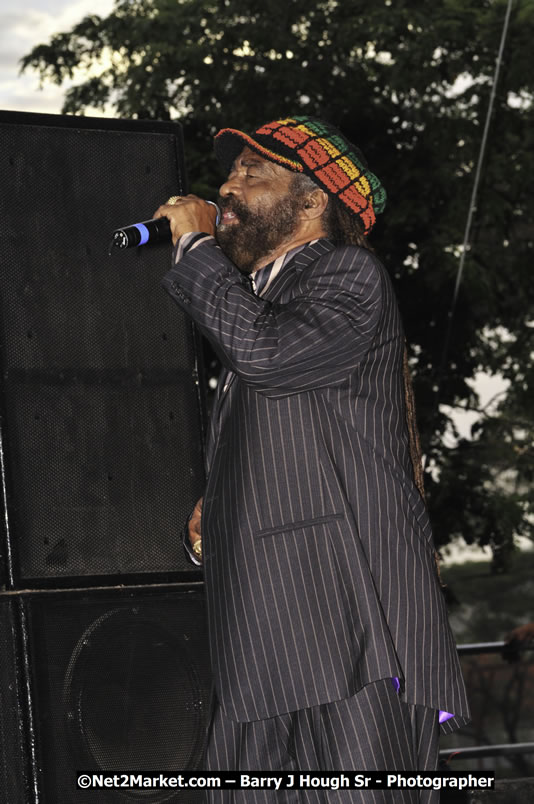 John Holt @ Reggae Sumfest 2008 International Night 2, Catherine Hall, Montego Bay - Saturday, July 19, 2008 - Reggae Sumfest 2008 July 13 - July 19, 2008 - Photographs by Net2Market.com - Barry J. Hough Sr. Photojournalist/Photograper - Photographs taken with a Nikon D300 - Negril Travel Guide, Negril Jamaica WI - http://www.negriltravelguide.com - info@negriltravelguide.com...!