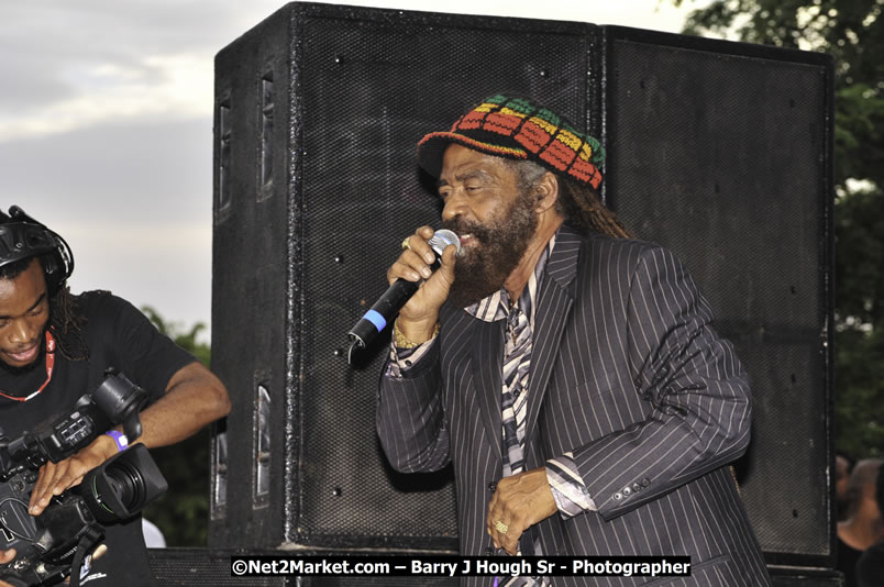 John Holt @ Reggae Sumfest 2008 International Night 2, Catherine Hall, Montego Bay - Saturday, July 19, 2008 - Reggae Sumfest 2008 July 13 - July 19, 2008 - Photographs by Net2Market.com - Barry J. Hough Sr. Photojournalist/Photograper - Photographs taken with a Nikon D300 - Negril Travel Guide, Negril Jamaica WI - http://www.negriltravelguide.com - info@negriltravelguide.com...!