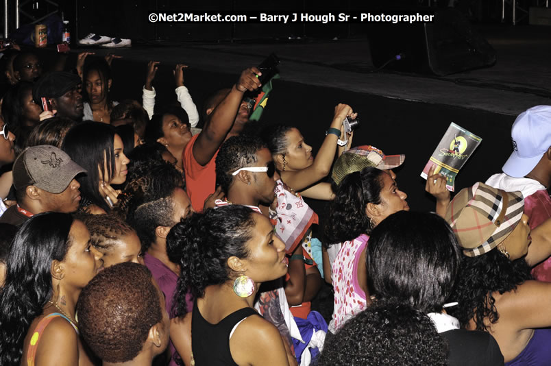 Lil Wayne @ Reggae Sumfest 2008 International Night 2, Catherine Hall, Montego Bay - Saturday, July 19, 2008 - Reggae Sumfest 2008 July 13 - July 19, 2008 - Photographs by Net2Market.com - Barry J. Hough Sr. Photojournalist/Photograper - Photographs taken with a Nikon D300 - Negril Travel Guide, Negril Jamaica WI - http://www.negriltravelguide.com - info@negriltravelguide.com...!