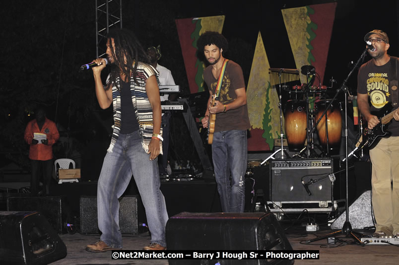 Rootz Underground @ Reggae Sumfest 2008 International Night 2, Catherine Hall, Montego Bay - Saturday, July 19, 2008 - Reggae Sumfest 2008 July 13 - July 19, 2008 - Photographs by Net2Market.com - Barry J. Hough Sr. Photojournalist/Photograper - Photographs taken with a Nikon D300 - Negril Travel Guide, Negril Jamaica WI - http://www.negriltravelguide.com - info@negriltravelguide.com...!