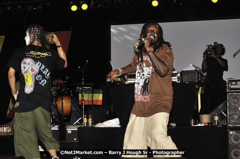 T - Pain @ Reggae Sumfest 2008 International Night 2, Catherine Hall, Montego Bay - Saturday, July 19, 2008 - Reggae Sumfest 2008 July 13 - July 19, 2008 - Photographs by Net2Market.com - Barry J. Hough Sr. Photojournalist/Photograper - Photographs taken with a Nikon D300 - Negril Travel Guide, Negril Jamaica WI - http://www.negriltravelguide.com - info@negriltravelguide.com...!