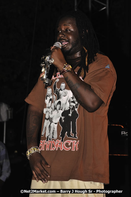 T - Pain @ Reggae Sumfest 2008 International Night 2, Catherine Hall, Montego Bay - Saturday, July 19, 2008 - Reggae Sumfest 2008 July 13 - July 19, 2008 - Photographs by Net2Market.com - Barry J. Hough Sr. Photojournalist/Photograper - Photographs taken with a Nikon D300 - Negril Travel Guide, Negril Jamaica WI - http://www.negriltravelguide.com - info@negriltravelguide.com...!