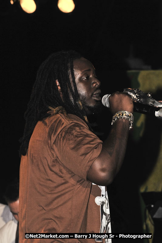 T - Pain @ Reggae Sumfest 2008 International Night 2, Catherine Hall, Montego Bay - Saturday, July 19, 2008 - Reggae Sumfest 2008 July 13 - July 19, 2008 - Photographs by Net2Market.com - Barry J. Hough Sr. Photojournalist/Photograper - Photographs taken with a Nikon D300 - Negril Travel Guide, Negril Jamaica WI - http://www.negriltravelguide.com - info@negriltravelguide.com...!