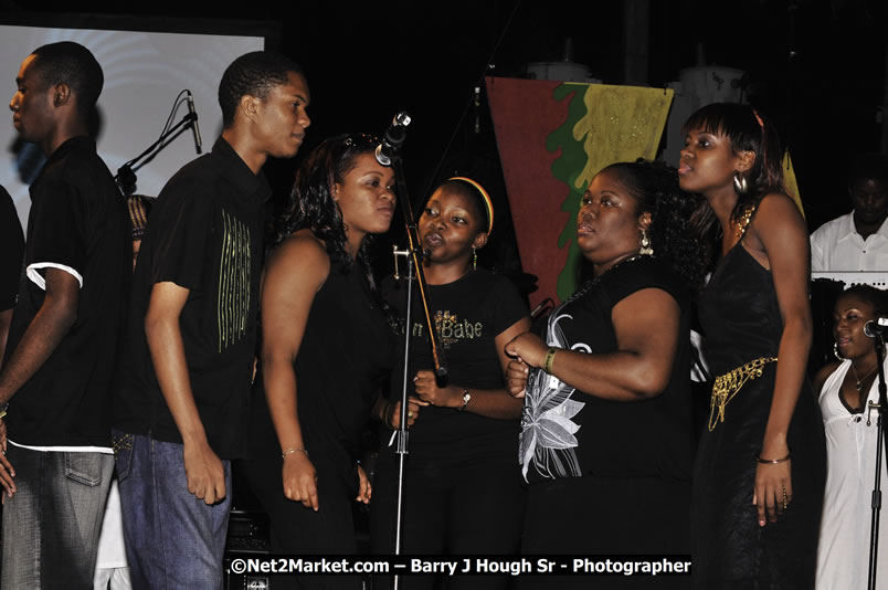 Tarrus Riley @ Reggae Sumfest 2008 International Night 2, Catherine Hall, Montego Bay - Saturday, July 19, 2008 - Reggae Sumfest 2008 July 13 - July 19, 2008 - Photographs by Net2Market.com - Barry J. Hough Sr. Photojournalist/Photograper - Photographs taken with a Nikon D300 - Negril Travel Guide, Negril Jamaica WI - http://www.negriltravelguide.com - info@negriltravelguide.com...!