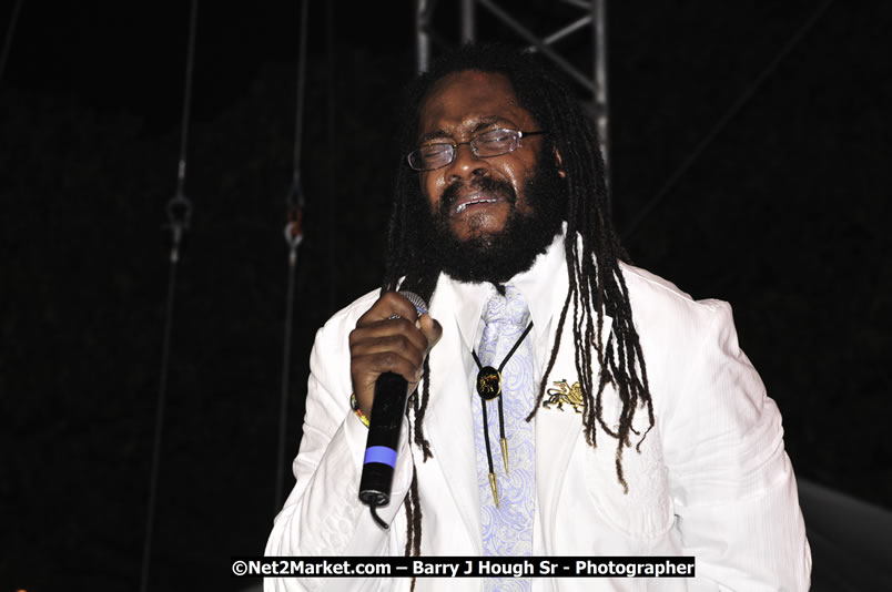 Tarrus Riley @ Reggae Sumfest 2008 International Night 2, Catherine Hall, Montego Bay - Saturday, July 19, 2008 - Reggae Sumfest 2008 July 13 - July 19, 2008 - Photographs by Net2Market.com - Barry J. Hough Sr. Photojournalist/Photograper - Photographs taken with a Nikon D300 - Negril Travel Guide, Negril Jamaica WI - http://www.negriltravelguide.com - info@negriltravelguide.com...!