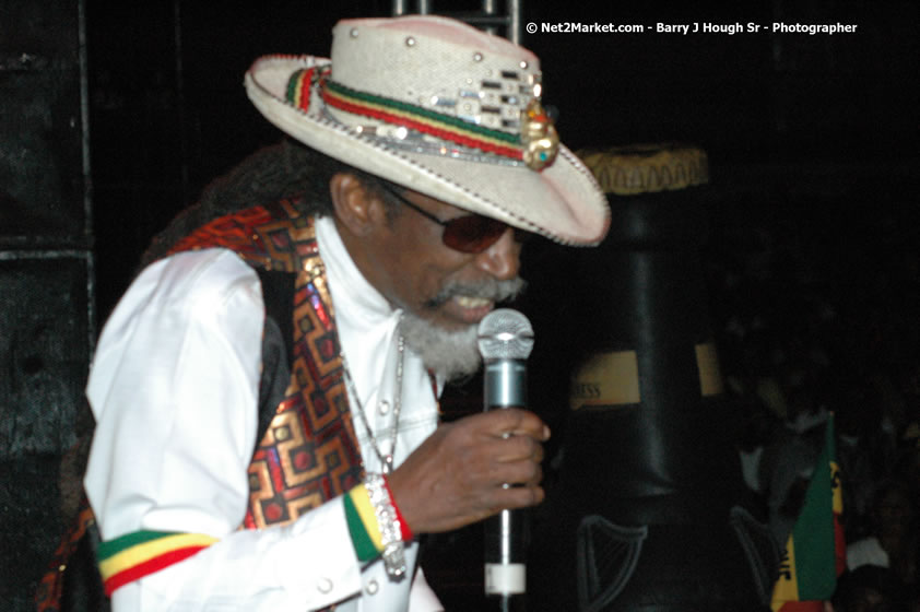 Bunny Wailer - Smile Jamaica, Nine Miles, St Anns, Jamaica - Saturday, February 10, 2007 - The Smile Jamaica Concert, a symbolic homecoming in Bob Marley's birthplace of Nine Miles - Negril Travel Guide, Negril Jamaica WI - http://www.negriltravelguide.com - info@negriltravelguide.com...!