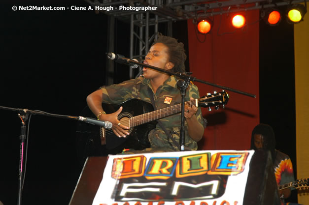 Etana - Smile Jamaica, Nine Miles, St Anns, Jamaica - Saturday, February 10, 2007 - The Smile Jamaica Concert, a symbolic homecoming in Bob Marley's birthplace of Nine Miles - Negril Travel Guide, Negril Jamaica WI - http://www.negriltravelguide.com - info@negriltravelguide.com...!