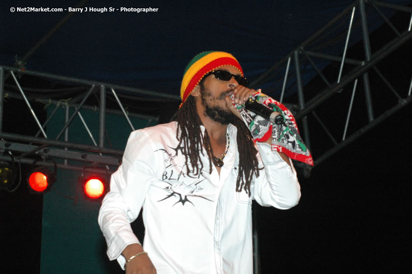 Limey Murray - Smile Jamaica, Nine Miles, St Anns, Jamaica - Saturday, February 10, 2007 - The Smile Jamaica Concert, a symbolic homecoming in Bob Marley's birthplace of Nine Miles - Negril Travel Guide, Negril Jamaica WI - http://www.negriltravelguide.com - info@negriltravelguide.com...!