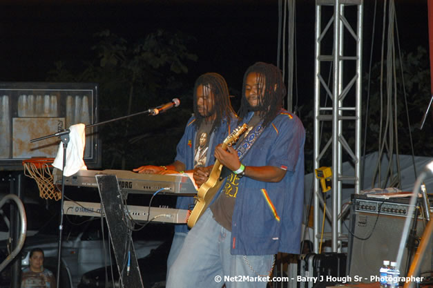 Live Wyah Band - Smile Jamaica, Nine Miles, St Anns, Jamaica - Saturday, February 10, 2007 - The Smile Jamaica Concert, a symbolic homecoming in Bob Marley's birthplace of Nine Miles - Negril Travel Guide, Negril Jamaica WI - http://www.negriltravelguide.com - info@negriltravelguide.com...!