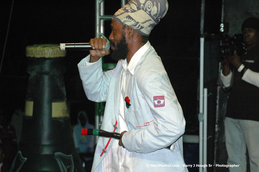 Lutan Fyah - Smile Jamaica, Nine Miles, St Anns, Jamaica - Saturday, February 10, 2007 - The Smile Jamaica Concert, a symbolic homecoming in Bob Marley's birthplace of Nine Miles - Negril Travel Guide, Negril Jamaica WI - http://www.negriltravelguide.com - info@negriltravelguide.com...!