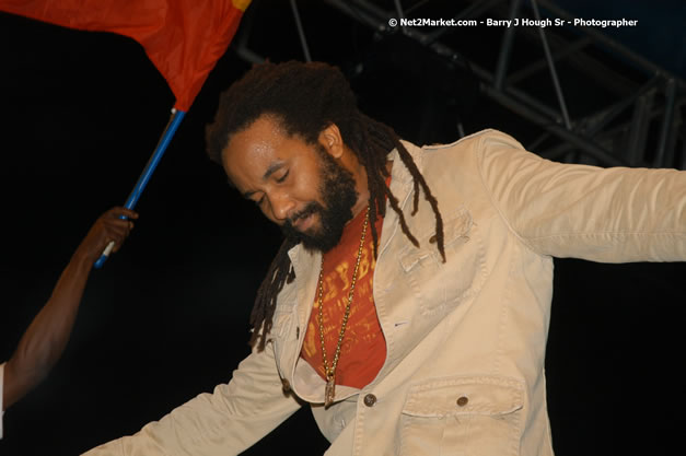 The Marley Brother's - Damian, Stephen, Julian, and Kimani - Smile Jamaica, Nine Miles, St Anns, Jamaica - Saturday, February 10, 2007 - The Smile Jamaica Concert, a symbolic homecoming in Bob Marley's birthplace of Nine Miles - Negril Travel Guide, Negril Jamaica WI - http://www.negriltravelguide.com - info@negriltravelguide.com...!