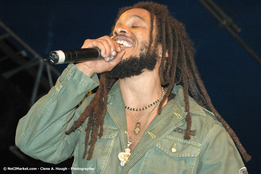 The Marley Brother's - Damian, Stephen, Julian, and Kimani - Smile Jamaica, Nine Miles, St Anns, Jamaica - Saturday, February 10, 2007 - The Smile Jamaica Concert, a symbolic homecoming in Bob Marley's birthplace of Nine Miles - Negril Travel Guide, Negril Jamaica WI - http://www.negriltravelguide.com - info@negriltravelguide.com...!