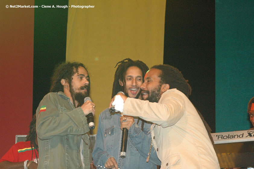 The Marley Brother's - Damian, Stephen, Julian, and Kimani - Smile Jamaica, Nine Miles, St Anns, Jamaica - Saturday, February 10, 2007 - The Smile Jamaica Concert, a symbolic homecoming in Bob Marley's birthplace of Nine Miles - Negril Travel Guide, Negril Jamaica WI - http://www.negriltravelguide.com - info@negriltravelguide.com...!