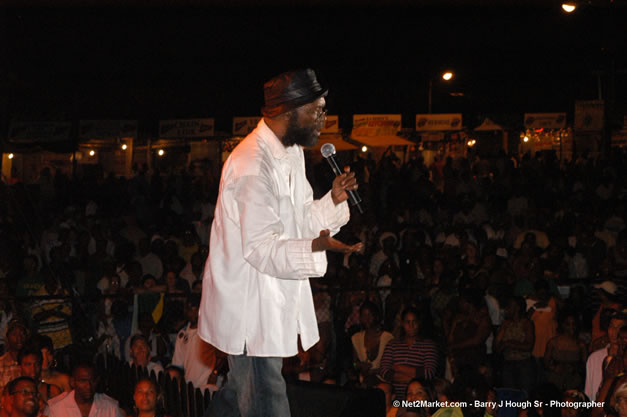 Beres Hammond - Red Stripe Reggae Sumfest 2006 - The Summit - Jamaica's Greatest, The World's Best - Saturday, July 22, 2006 - Montego Bay, Jamaica - Negril Travel Guide, Negril Jamaica WI - http://www.negriltravelguide.com - info@negriltravelguide.com...!