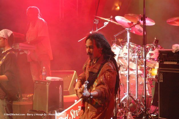 Damian Marley - Red Stripe Reggae Sumfest 2006 - The Summit - Jamaica's Greatest, The World's Best - Saturday, July 22, 2006 - Montego Bay, Jamaica - Negril Travel Guide, Negril Jamaica WI - http://www.negriltravelguide.com - info@negriltravelguide.com...!