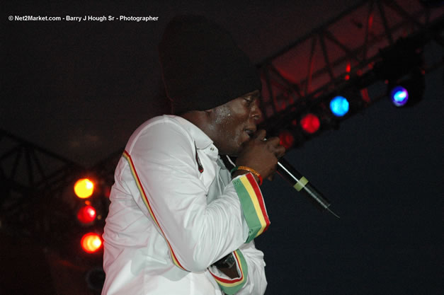 Richie Spice - Ignition - The Internation Fire Blazes - Friday, July 21, 2006 - Montego Bay, Jamaica - Negril Travel Guide, Negril Jamaica WI - http://www.negriltravelguide.com - info@negriltravelguide.com...!