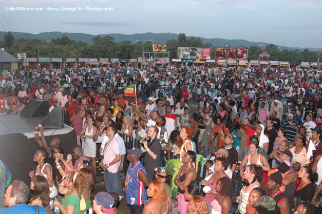 Venue - Audience at Red Stripe Reggae Sumfest 2006 - The Summit - Jamaica's Greatest, The World's Best - Saturday, July 22, 2006 - Montego Bay, Jamaica - Negril Travel Guide, Negril Jamaica WI - http://www.negriltravelguide.com - info@negriltravelguide.com...!