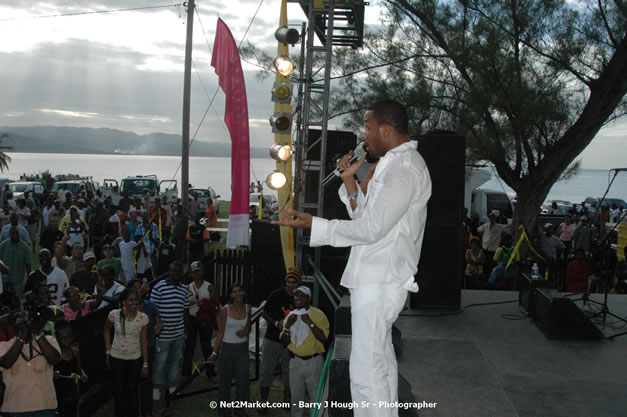 The Ministry of Toursim & The Jamaica Tourist Board present Tourism Awareness Concert in Commemoration of the Start of the 07/08 Winter Tourist Season - Guest Performers: Third World, Tessane Chin, Etana, Assassin, One Third, Christopher Martin, Gumption Band - Saturday, December 15, 2007 - Old Hospital Site, on the Hip Strip, Montego Bay, Jamaica W.I. - Photographs by Net2Market.com - Barry J. Hough Sr, Photographer - Negril Travel Guide, Negril Jamaica WI - http://www.negriltravelguide.com - info@negriltravelguide.com...!