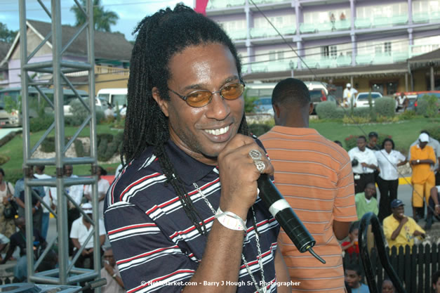 The Ministry of Toursim & The Jamaica Tourist Board present Tourism Awareness Concert in Commemoration of the Start of the 07/08 Winter Tourist Season - Guest Performers: Third World, Tessane Chin, Etana, Assassin, One Third, Christopher Martin, Gumption Band - Saturday, December 15, 2007 - Old Hospital Site, on the Hip Strip, Montego Bay, Jamaica W.I. - Photographs by Net2Market.com - Barry J. Hough Sr, Photographer - Negril Travel Guide, Negril Jamaica WI - http://www.negriltravelguide.com - info@negriltravelguide.com...!