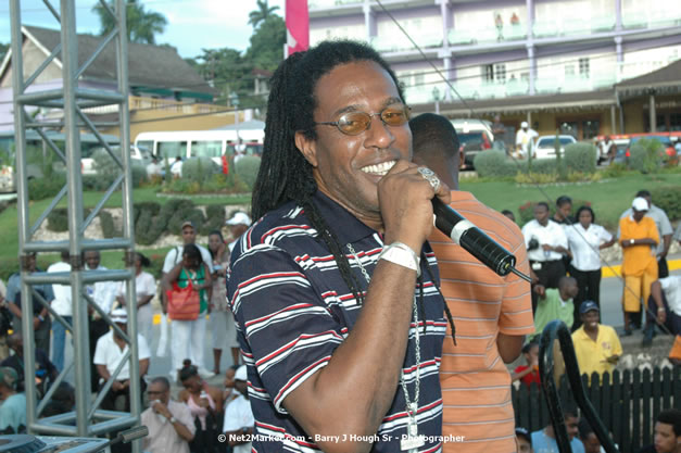 The Ministry of Toursim & The Jamaica Tourist Board present Tourism Awareness Concert in Commemoration of the Start of the 07/08 Winter Tourist Season - Guest Performers: Third World, Tessane Chin, Etana, Assassin, One Third, Christopher Martin, Gumption Band - Saturday, December 15, 2007 - Old Hospital Site, on the Hip Strip, Montego Bay, Jamaica W.I. - Photographs by Net2Market.com - Barry J. Hough Sr, Photographer - Negril Travel Guide, Negril Jamaica WI - http://www.negriltravelguide.com - info@negriltravelguide.com...!