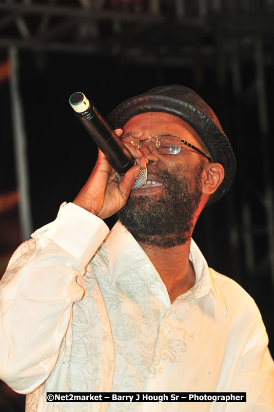 Beres Hammond @ Unite The People An International Reggae Fest, Featuring: Beres Hammond, Coco T, Queen Ifrica, Khalil, Cameal Davis, Iley Dread, Rochelle, Geoffrey Star, Ras Penco, Kool DeLoy, Otis Gayle, J.McKay, Tiney Winey, Venue at Norman Manley Boulevard, Negril, Westmoreland, Jamaica - Saturday, April 4, 2009 - Photographs by Net2Market.com - Barry J. Hough Sr, Photographer/Photojournalist - Negril Travel Guide, Negril Jamaica WI - http://www.negriltravelguide.com - info@negriltravelguide.com...!