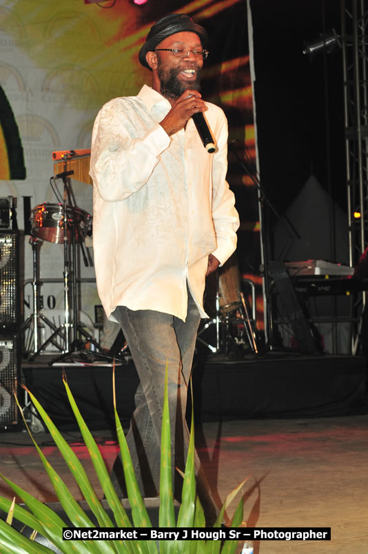 Beres Hammond @ Unite The People An International Reggae Fest, Featuring: Beres Hammond, Coco T, Queen Ifrica, Khalil, Cameal Davis, Iley Dread, Rochelle, Geoffrey Star, Ras Penco, Kool DeLoy, Otis Gayle, J.McKay, Tiney Winey, Venue at Norman Manley Boulevard, Negril, Westmoreland, Jamaica - Saturday, April 4, 2009 - Photographs by Net2Market.com - Barry J. Hough Sr, Photographer/Photojournalist - Negril Travel Guide, Negril Jamaica WI - http://www.negriltravelguide.com - info@negriltravelguide.com...!