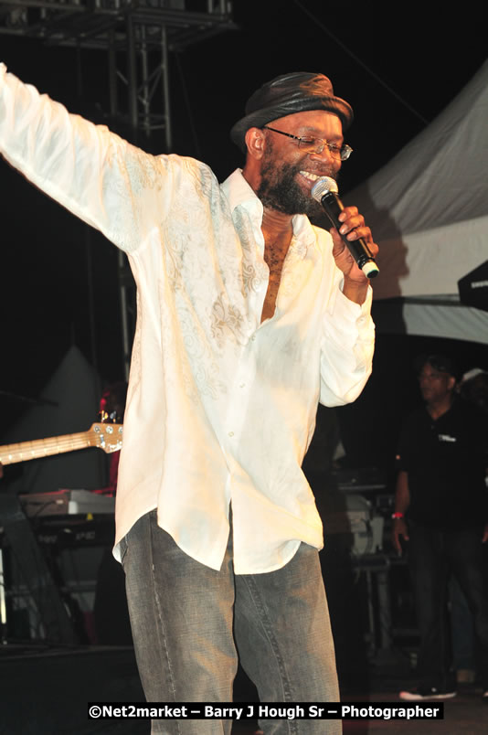 Beres Hammond @ Unite The People An International Reggae Fest, Featuring: Beres Hammond, Coco T, Queen Ifrica, Khalil, Cameal Davis, Iley Dread, Rochelle, Geoffrey Star, Ras Penco, Kool DeLoy, Otis Gayle, J.McKay, Tiney Winey, Venue at Norman Manley Boulevard, Negril, Westmoreland, Jamaica - Saturday, April 4, 2009 - Photographs by Net2Market.com - Barry J. Hough Sr, Photographer/Photojournalist - Negril Travel Guide, Negril Jamaica WI - http://www.negriltravelguide.com - info@negriltravelguide.com...!