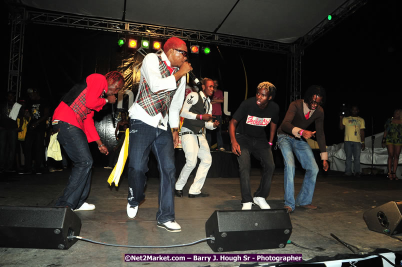 Usain Bolt of Jamaica - The Fastest Man In The World  - Usain Bolt Homecoming Celebrations Concert at the William Knibb High School Play Field, Trelawny - Ice, Ding Dong, Ravers Clavers, D'Angel, Voicemail, RDX and Dancers, Wayne Marshall, Tammi Chynn, Bugle, Nero, Tanya Stephens, Richie Spice, Kip Rich,and Shaggy - Photographs by Net2Market.com - Barry J. Hough Sr. Photojournalist/Photograper - Photographs taken with a Nikon D300 - Negril Travel Guide, Negril Jamaica WI - http://www.negriltravelguide.com - info@negriltravelguide.com...!