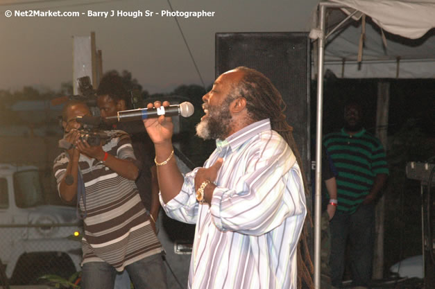 Freddie McGregor @ Western Consciousness 2007 - Presented by King of Kings Productons - Saturday, April 28, 2007 - Llandilo Cultural Centre, Savanna-La-Mar, Westmoreland, Jamaica W.I. - Negril Travel Guide, Negril Jamaica WI - http://www.negriltravelguide.com - info@negriltravelguide.com...!