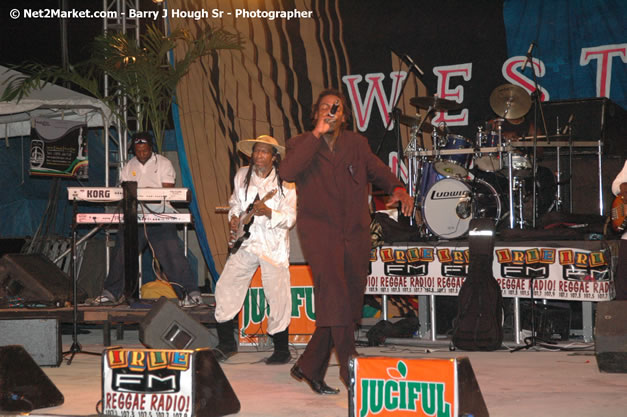 Kenyatta Hill @ Western Consciousness 2007 - Presented by King of Kings Productons - Saturday, April 28, 2007 - Llandilo Cultural Centre, Savanna-La-Mar, Westmoreland, Jamaica W.I. - Negril Travel Guide, Negril Jamaica WI - http://www.negriltravelguide.com - info@negriltravelguide.com...!