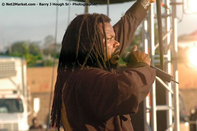 Luciano @ Western Consciousness 2007 - Presented by King of Kings Productons - Saturday, April 28, 2007 - Llandilo Cultural Centre, Savanna-La-Mar, Westmoreland, Jamaica W.I. - Negril Travel Guide, Negril Jamaica WI - http://www.negriltravelguide.com - info@negriltravelguide.com...!