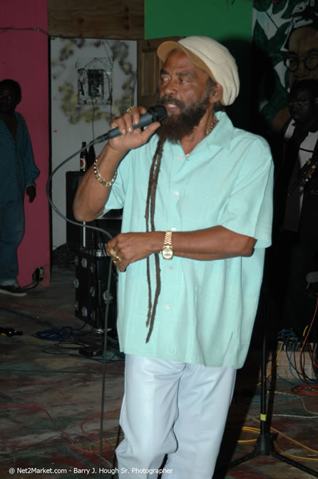 John Holt @ Bourbon Beach - Saturday, January 22, 2006 - Negril Travel Guide, Negril Jamaica WI - http://www.negriltravelguide.com - info@negriltravelguide.com...!