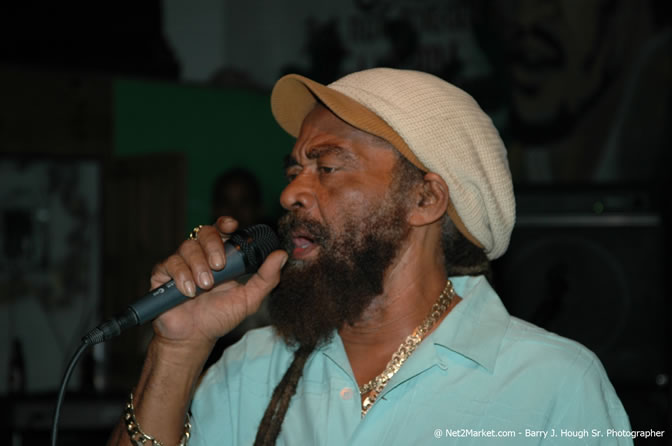 John Holt @ Bourbon Beach - Saturday, January 22, 2006 - Negril Travel Guide, Negril Jamaica WI - http://www.negriltravelguide.com - info@negriltravelguide.com...!