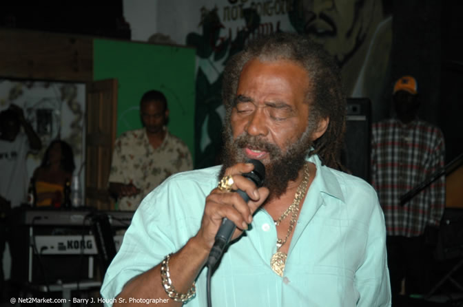 John Holt @ Bourbon Beach - Saturday, January 22, 2006 - Negril Travel Guide, Negril Jamaica WI - http://www.negriltravelguide.com - info@negriltravelguide.com...!