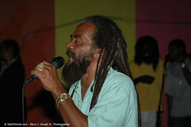 John Holt @ Bourbon Beach - Saturday, January 22, 2006 - Negril Travel Guide, Negril Jamaica WI - http://www.negriltravelguide.com - info@negriltravelguide.com...!