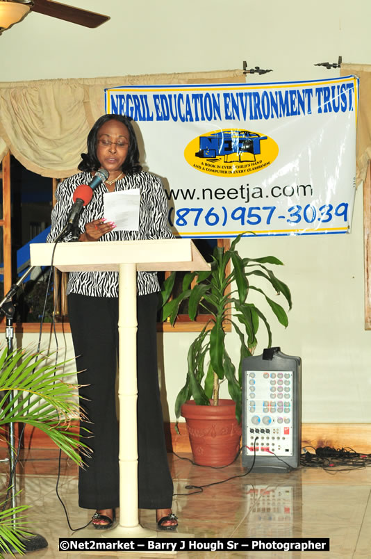 The Graduation Ceremony Of Police Officers - Negril Education Evironmaent Trust (NEET), Graduation Exercise For Level One Computer Training, Venue at Travellers Beach Resort, Norman Manley Boulevard, Negril, Westmoreland, Jamaica - Saturday, April 5, 2009 - Photographs by Net2Market.com - Barry J. Hough Sr, Photographer/Photojournalist - Negril Travel Guide, Negril Jamaica WI - http://www.negriltravelguide.com - info@negriltravelguide.com...!