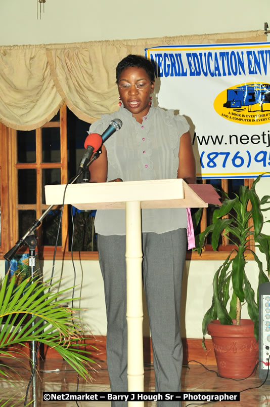 The Graduation Ceremony Of Police Officers - Negril Education Evironmaent Trust (NEET), Graduation Exercise For Level One Computer Training, Venue at Travellers Beach Resort, Norman Manley Boulevard, Negril, Westmoreland, Jamaica - Saturday, April 5, 2009 - Photographs by Net2Market.com - Barry J. Hough Sr, Photographer/Photojournalist - Negril Travel Guide, Negril Jamaica WI - http://www.negriltravelguide.com - info@negriltravelguide.com...!