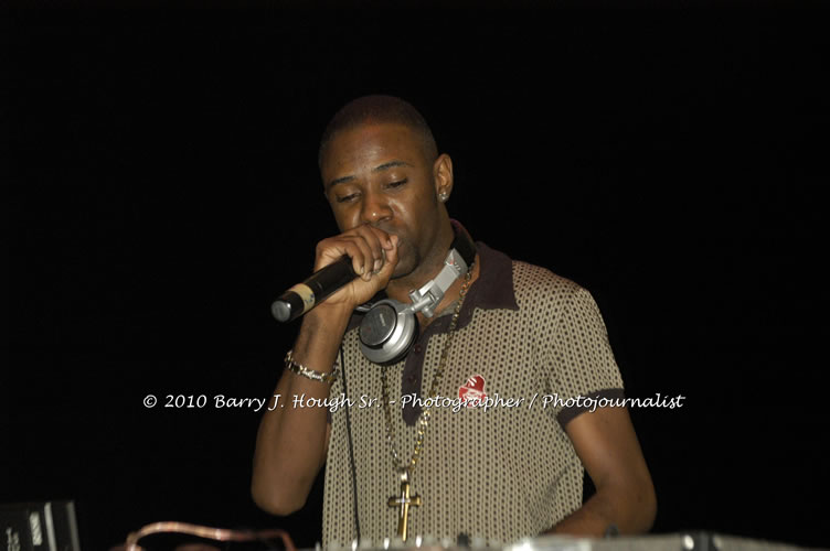 Toots and the Maytals - Grammy Award Winner @ Negril Fest - Presented by Money Cologne Promotions - Special Guest Star Jamaica Michael Jackson, Stama, Adeebe - Backed by Hurricane Band, MC Rev. BB on January 6, 2010 @ Roots Bamboo, Norman Manley Boulevard, Negril, Westmoreland, Jamaica W.I. - Photographs by Net2Market.com - Barry J. Hough Sr, Photographer/Photojournalist - The Negril Travel Guide - Negril's and Jamaica's Number One Concert Photography Web Site with over 40,000 Jamaican Concert photographs Published -  Negril Travel Guide, Negril Jamaica WI - http://www.negriltravelguide.com - info@negriltravelguide.com...!