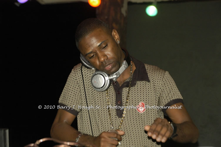 Toots and the Maytals - Grammy Award Winner @ Negril Fest - Presented by Money Cologne Promotions - Special Guest Star Jamaica Michael Jackson, Stama, Adeebe - Backed by Hurricane Band, MC Rev. BB on January 6, 2010 @ Roots Bamboo, Norman Manley Boulevard, Negril, Westmoreland, Jamaica W.I. - Photographs by Net2Market.com - Barry J. Hough Sr, Photographer/Photojournalist - The Negril Travel Guide - Negril's and Jamaica's Number One Concert Photography Web Site with over 40,000 Jamaican Concert photographs Published -  Negril Travel Guide, Negril Jamaica WI - http://www.negriltravelguide.com - info@negriltravelguide.com...!