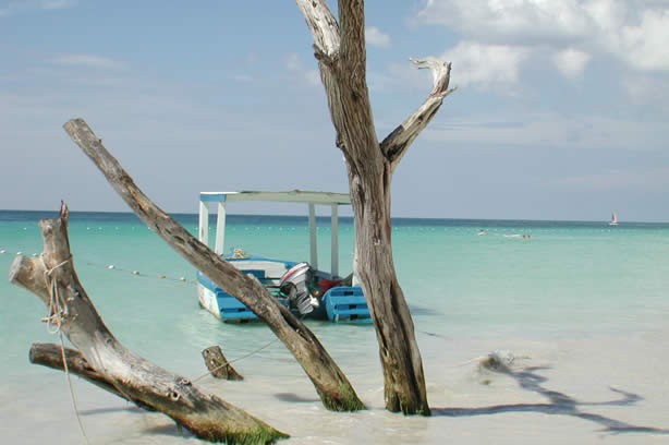 A Photo Walk along Negril's Famous Seven Mile Beach - Negril Travel Guide, Negril Jamaica WI - http://www.negriltravelguide.com - info@negriltravelguide.com...!