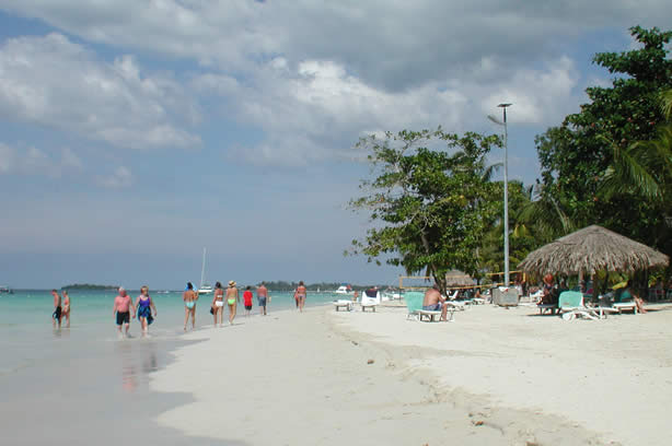 A Photo Walk along Negril's Famous Seven Mile Beach - Negril Travel Guide, Negril Jamaica WI - http://www.negriltravelguide.com - info@negriltravelguide.com...!