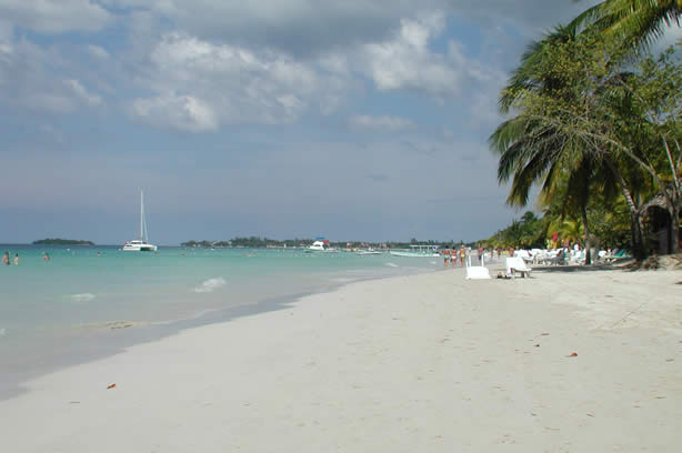 A Photo Walk along Negril's Famous Seven Mile Beach - Negril Travel Guide, Negril Jamaica WI - http://www.negriltravelguide.com - info@negriltravelguide.com...!